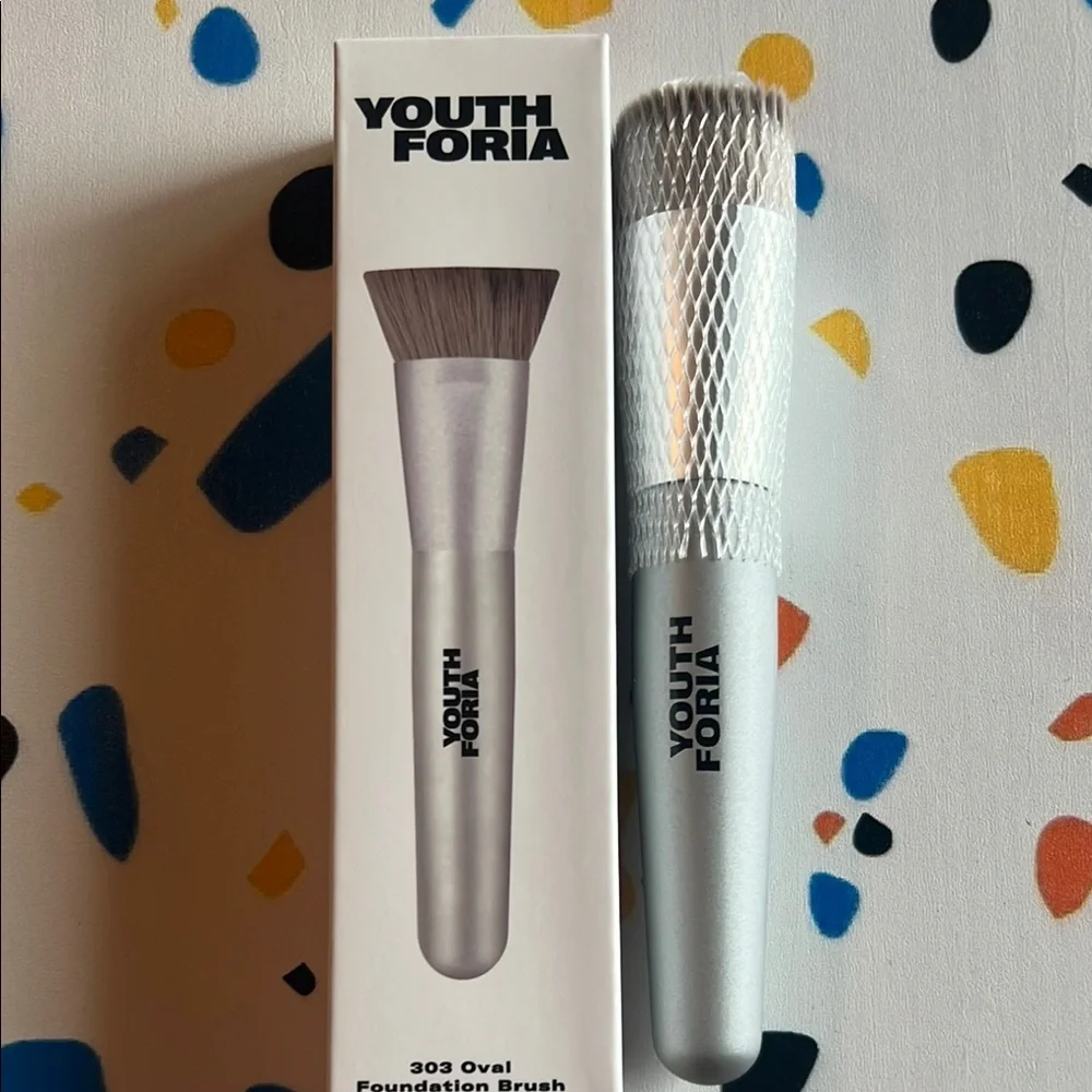 Youth Foria Foundation Brush - Picture 2 of 3